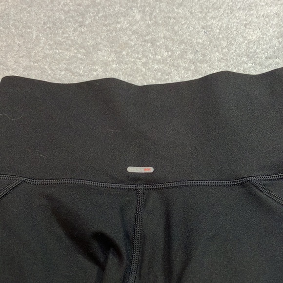 Aerie black leggings with mesh inserts - Picture 3 of 8